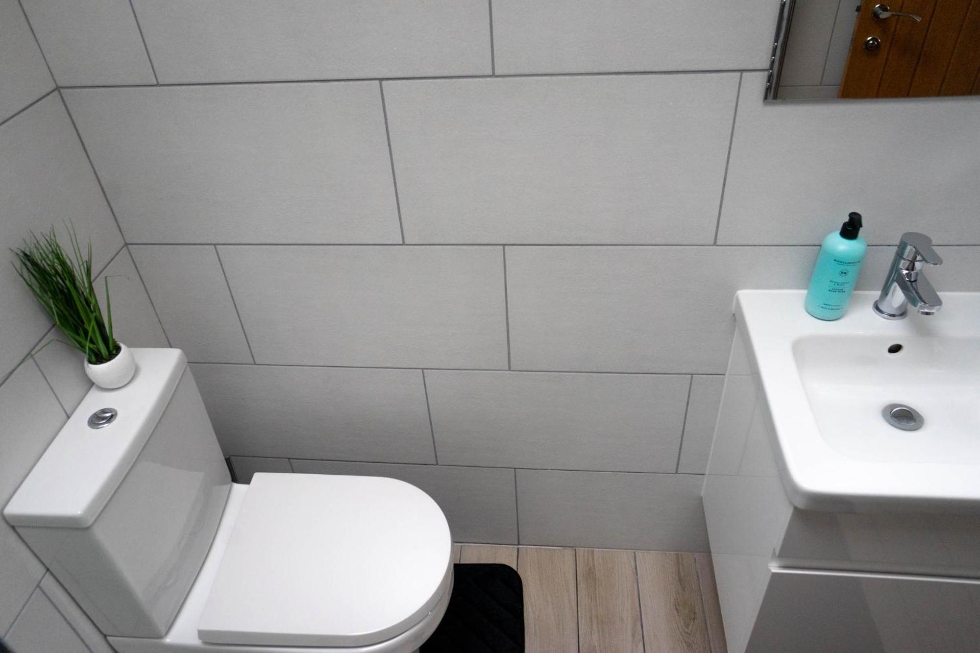 Apartamento 1 Bed House , Free Wifi,Free Parking,Leasure,Business Swansea Exterior foto